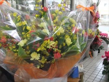 皆さん忙しく動いています。｜「フラワーショップ　すなた」　（大分県宇佐市の花キューピット加盟店 花屋）のブログ
